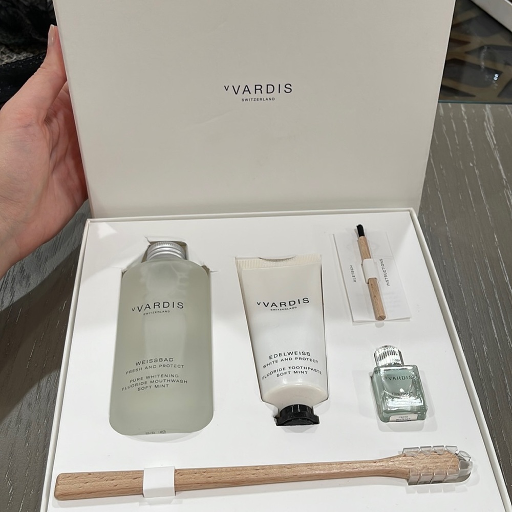 vVardia set soft mint